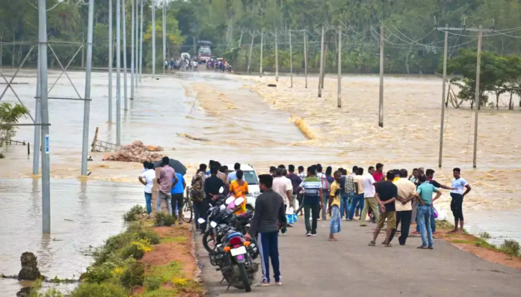 অসমে বন্যা পরিস্থিতি ভয়াবহ আকার ধারণ করেছে, ঘরছাড়া হাজার হাজার মানুষ, দেখুন বর্তমান পরিস্থিতি